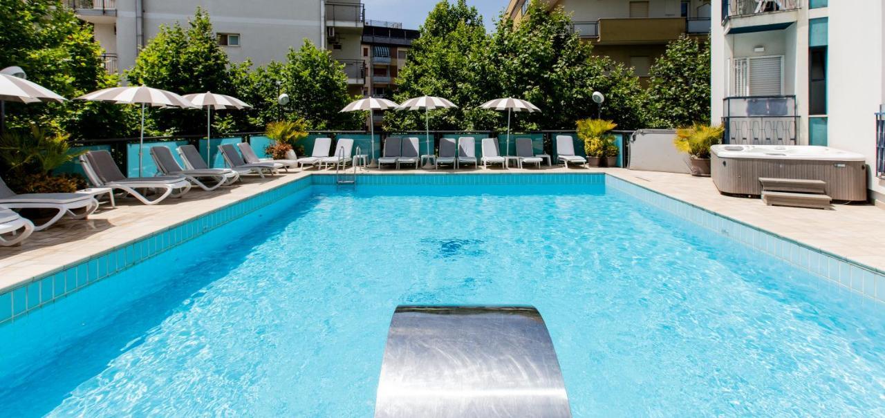 Hotel Verona Cesenatico Extérieur photo